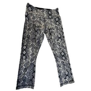 VOGO Athletica Snake Print Cropped Leggings Size M High Rise
